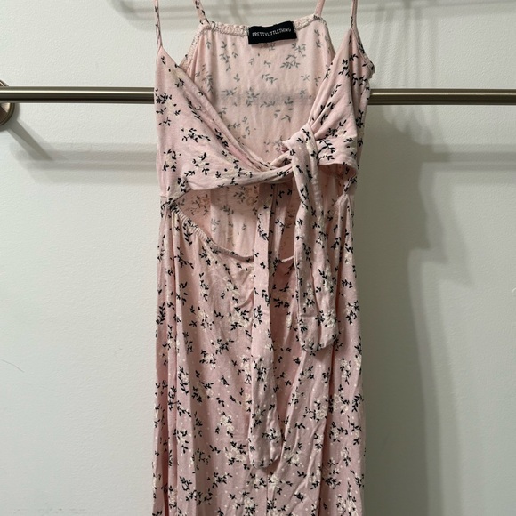 PrettyLittleThing Floral Tie Front Midi Dress (petite) - Picture 4 of 5